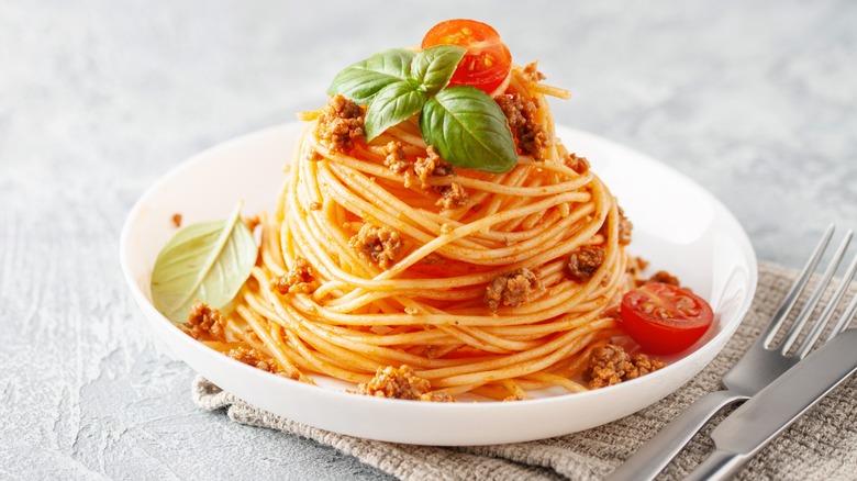 A plate of spaghetti bologese