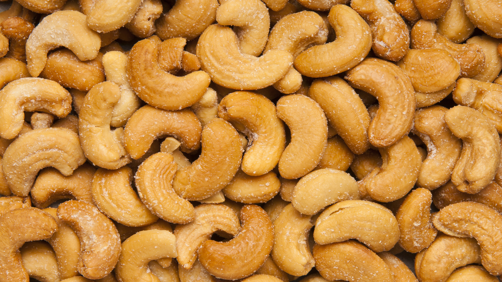 <a href="https://www.mashed.com/2267604/whats-the-difference-between-costco-black-label-and-classic-cashews/" target="_blank">What’s The Difference Between Costco’s Black Label And Classic Kirkland Signature Cashews?</a>