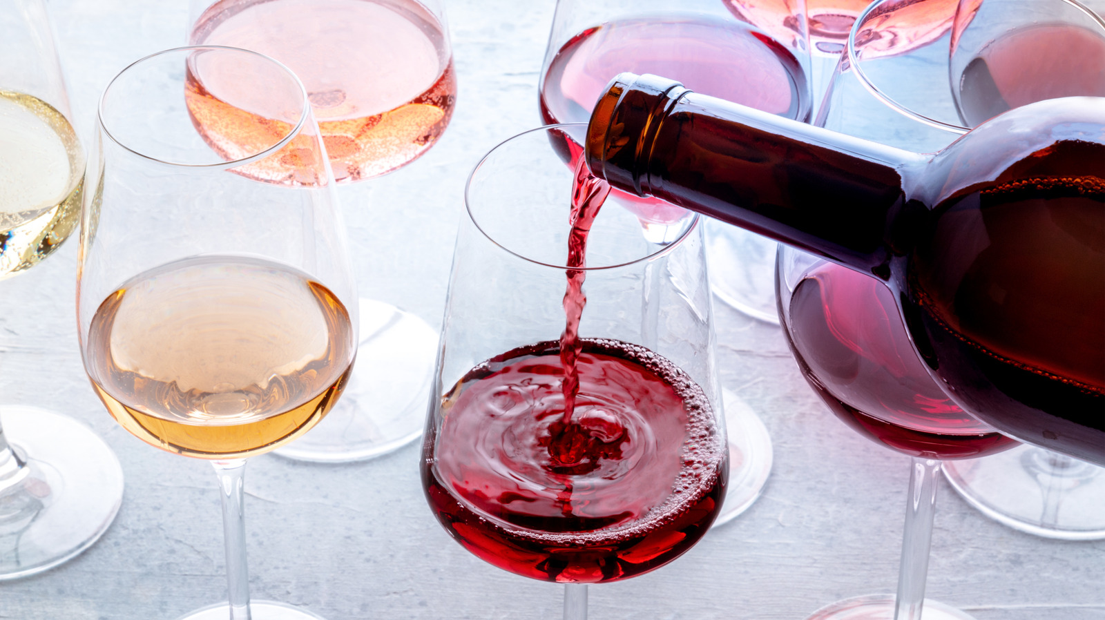 <a href="https://www.mashed.com/2271940/difference-between-red-wine-rose-explained/" target="_blank">What’s The Difference Between Red Wine And Rosé?</a>