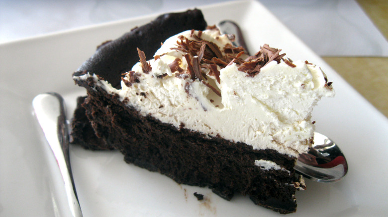 slice of Mississippi mud pie