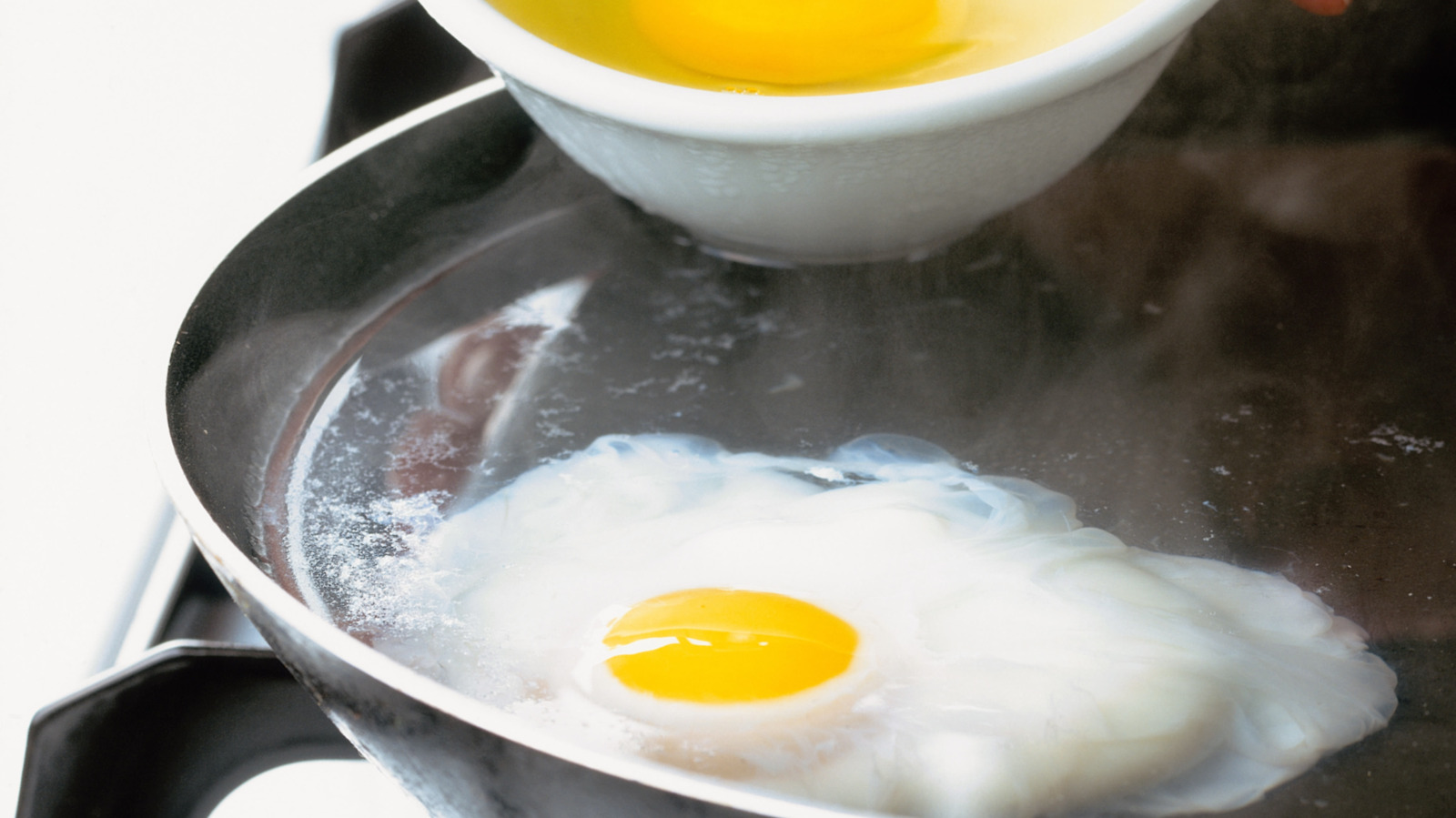 When Poaching Eggs, Prepping The Water Is Key – Here's Why