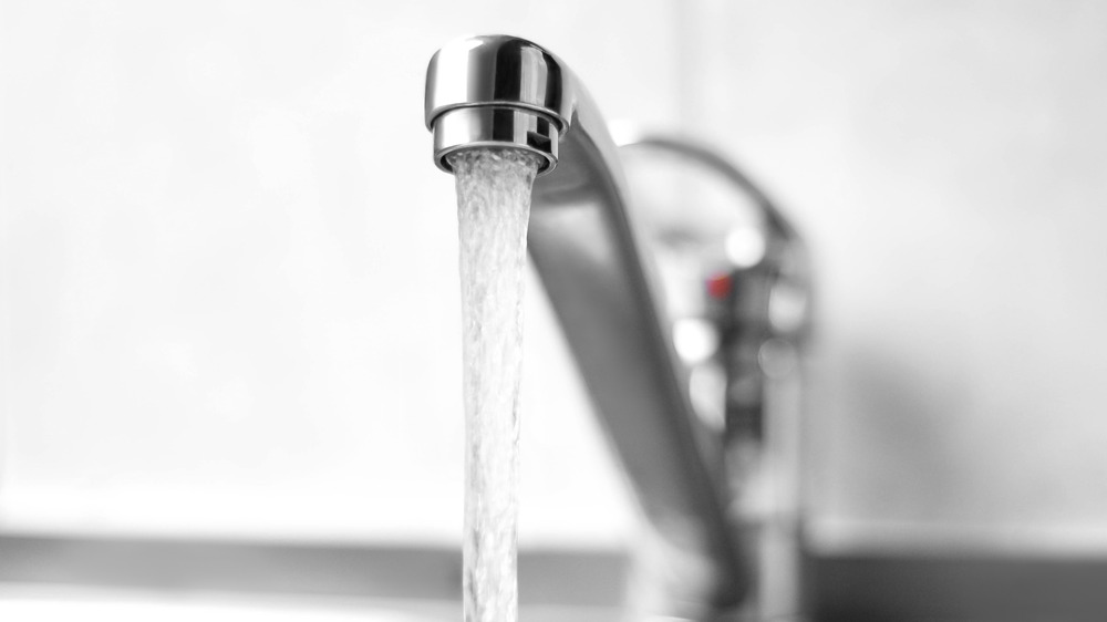 Water coming from a kitchen tap