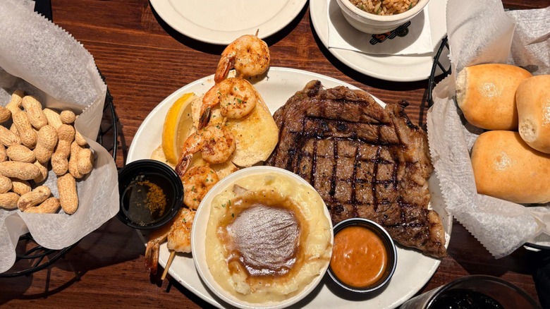 Texas Roadhouse steak dinner