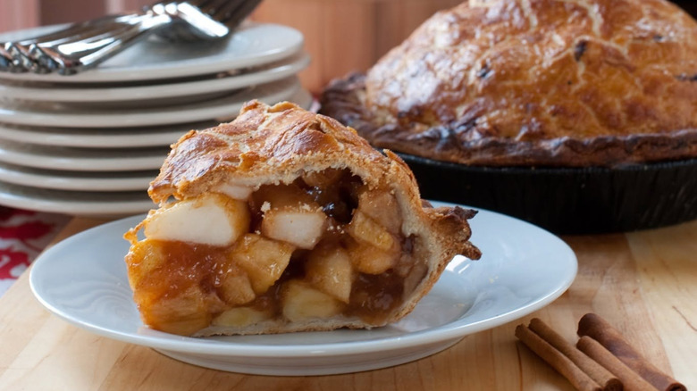 slice of apple pie from Lynman Orchards