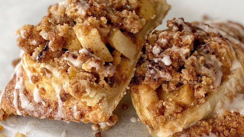 apple crumb pie slice