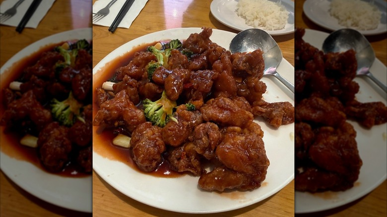 Plate of General Tso's chicken with broccoli at Hu's Cooking in Houston
