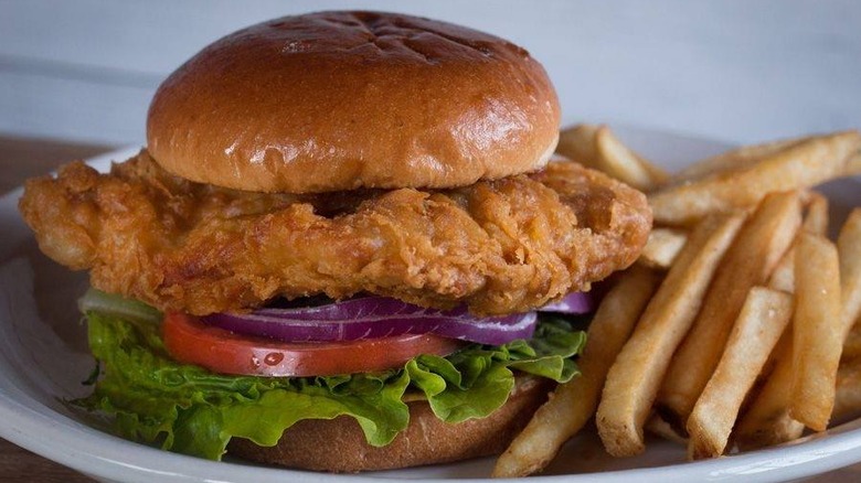 fried tenderloin with lettuce tomato onion and fries