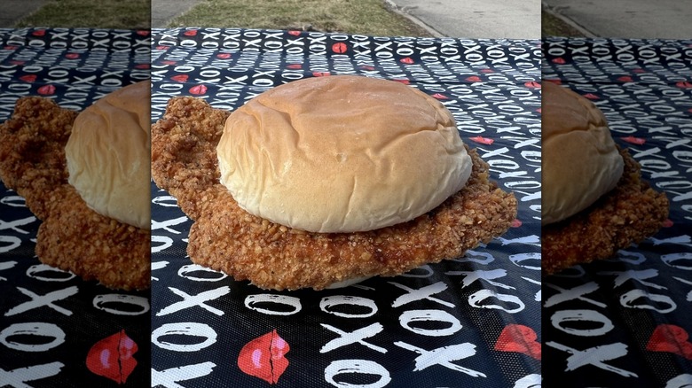 breaded pork tenderloin with bun