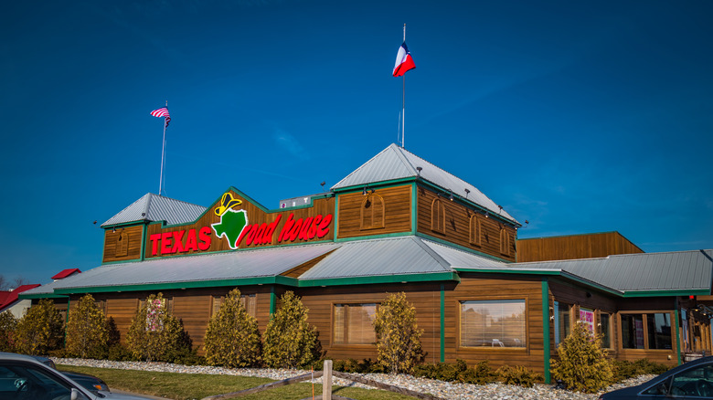 Texas Roadhouse exterior during daytime