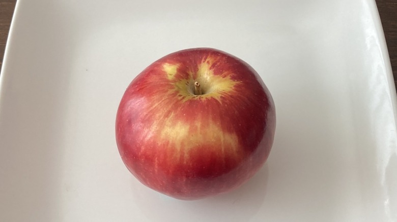 Rave apple on plate