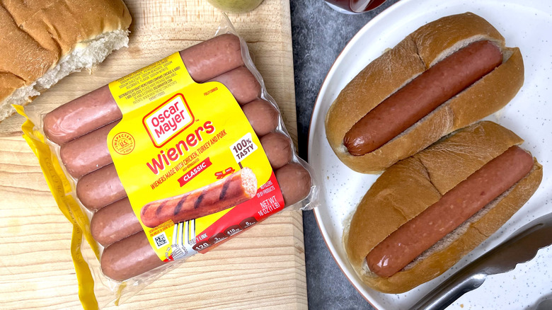 A package of Oscar Mayer hot dogs next to a plate of dogs