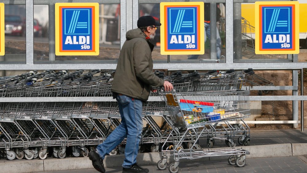 Supermarket trolley hack that allows people to unlock cart with no