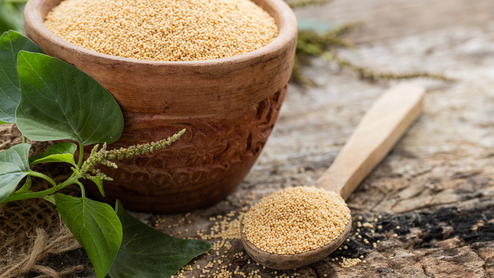 Amaranth in a wooden bowl