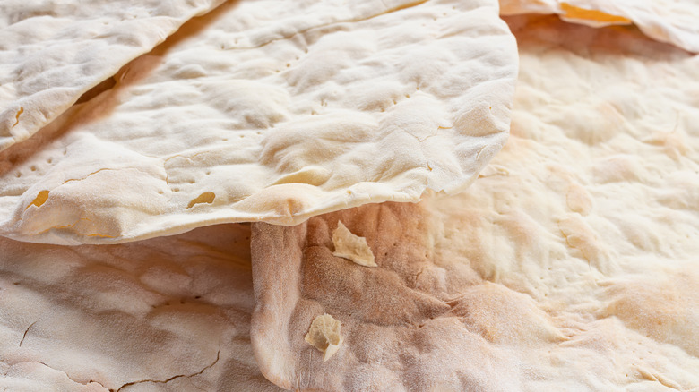 Thing and crunchy type of flatbread 