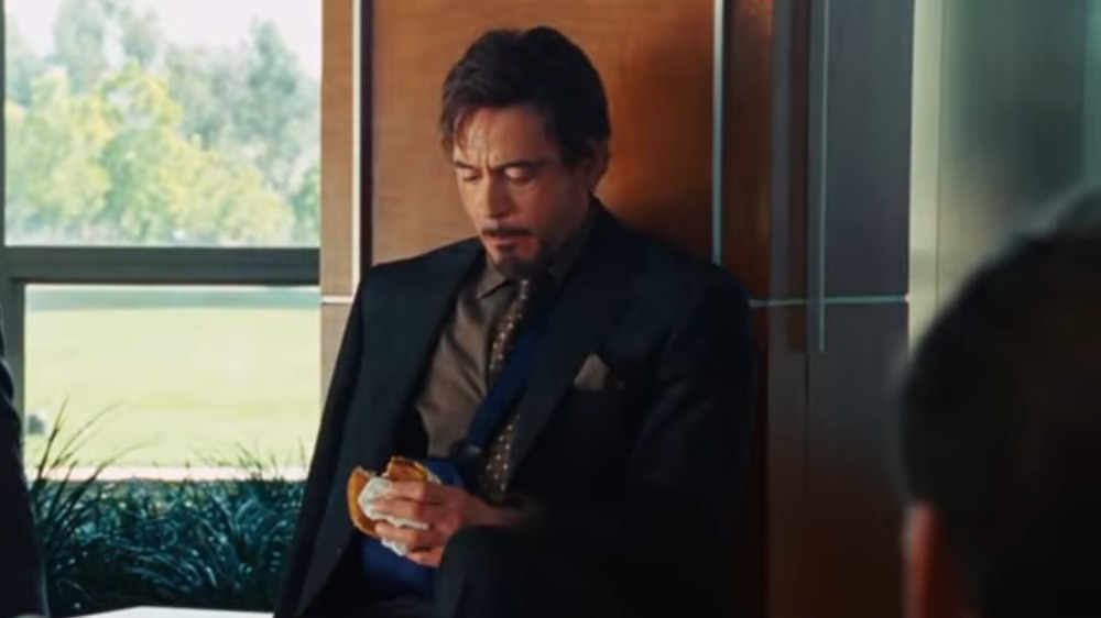 Robert Downey Jr. eats Burger King burger