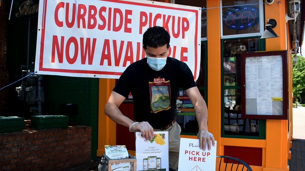 Man preparing restaurant curbside station