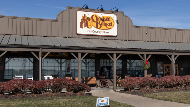 Cracker Barrel storefront