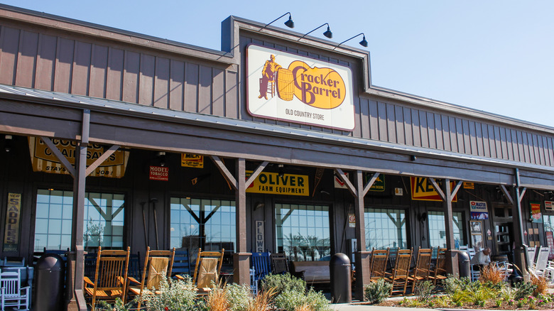 Cracker Barrel facade and front porch 