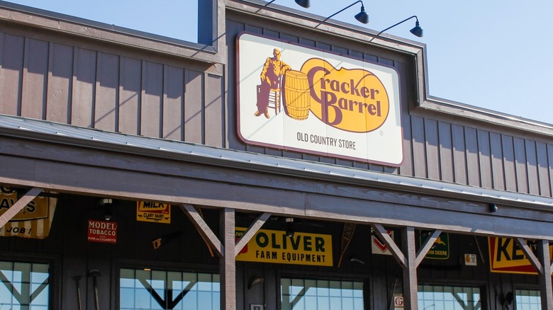 cracker barrel storefront