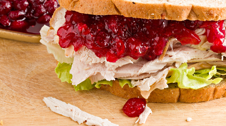 Turkey sandwich with cranberry sauce