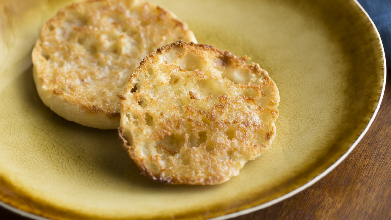 <a href="https://www.mashed.com/2247017/why-do-english-muffins-have-holes-in-them/" target="_blank">Why Do English Muffins Have Little Holes In Them?</a>
