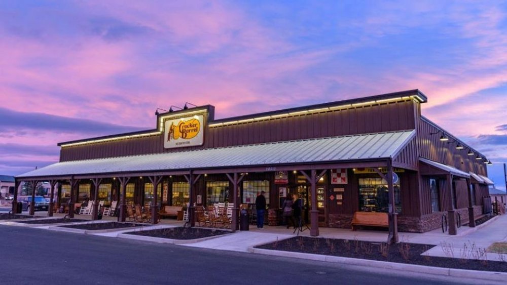 Cracker Barrel store front