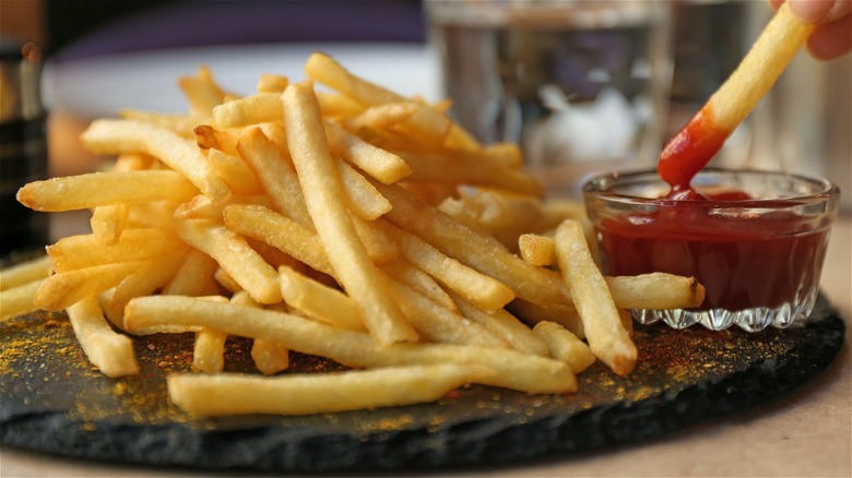 Fries with ketchup