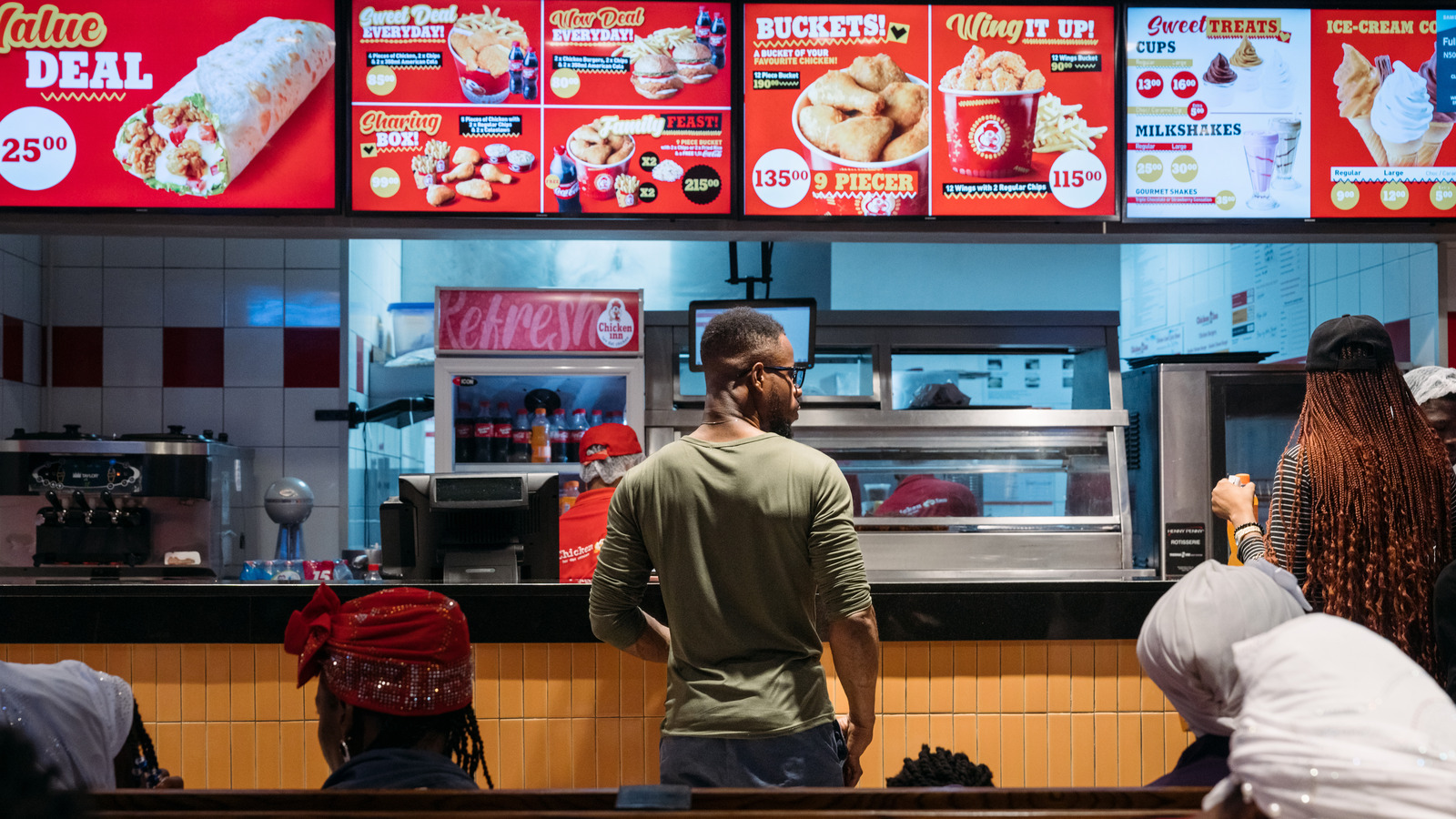 Why Fast Food Employees Don't Want You Waiting At The Register For Condiments