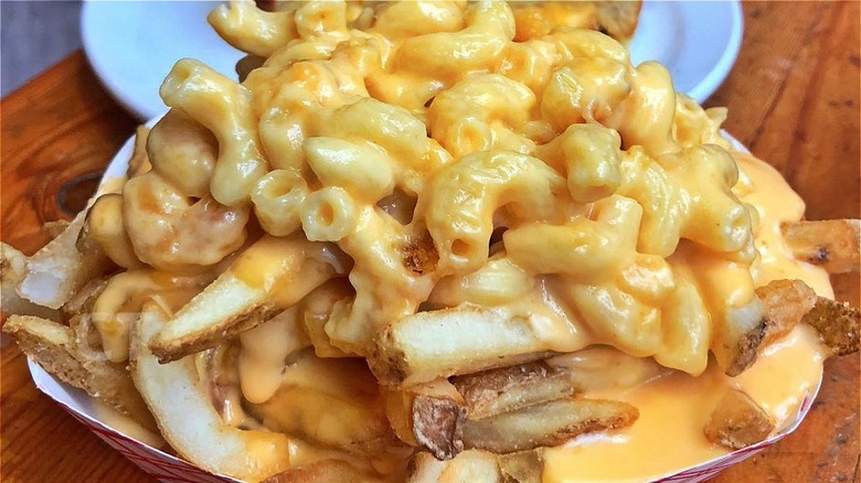 Macaroni and cheese fries