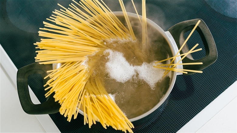 Spaghetti in boiling water