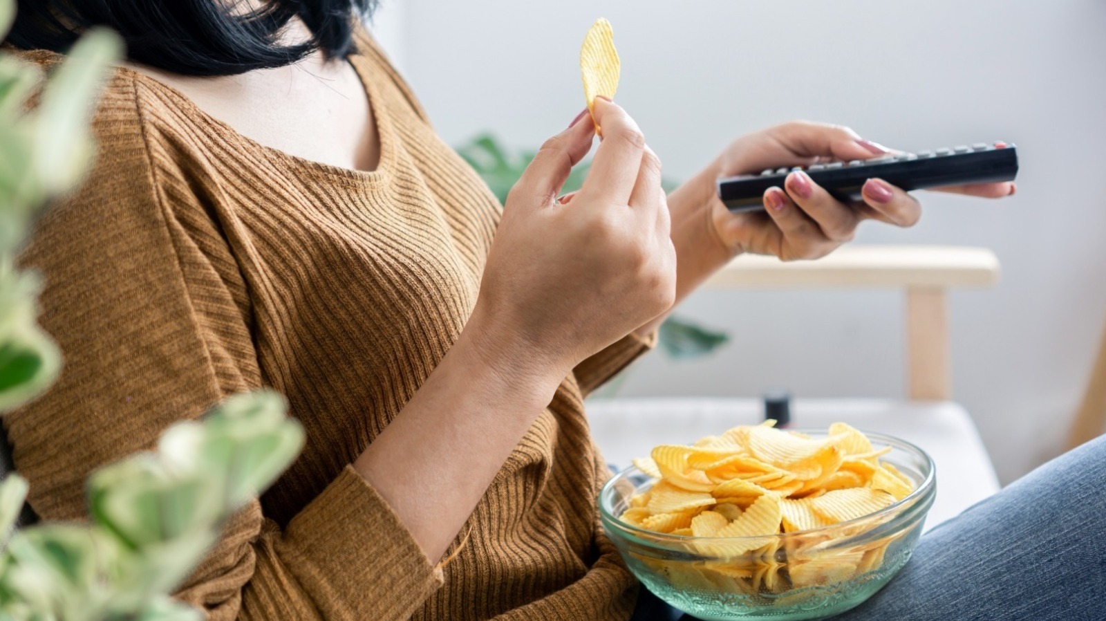 Why It's So Easy To Overeat While Watching TV, According To A Dietitian
