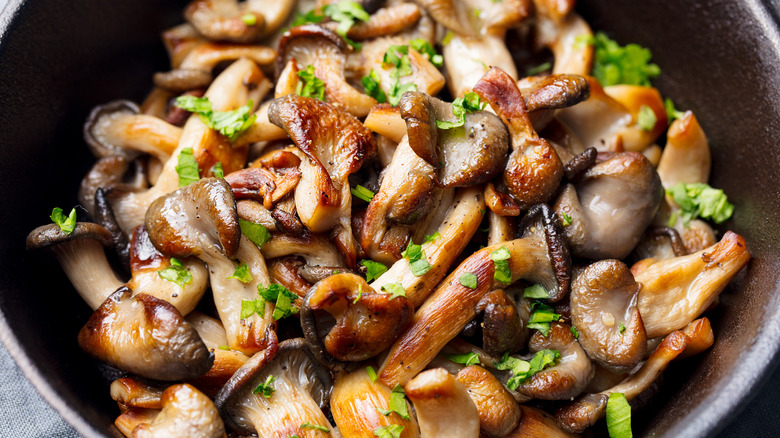 bowl of cooked mushrooms