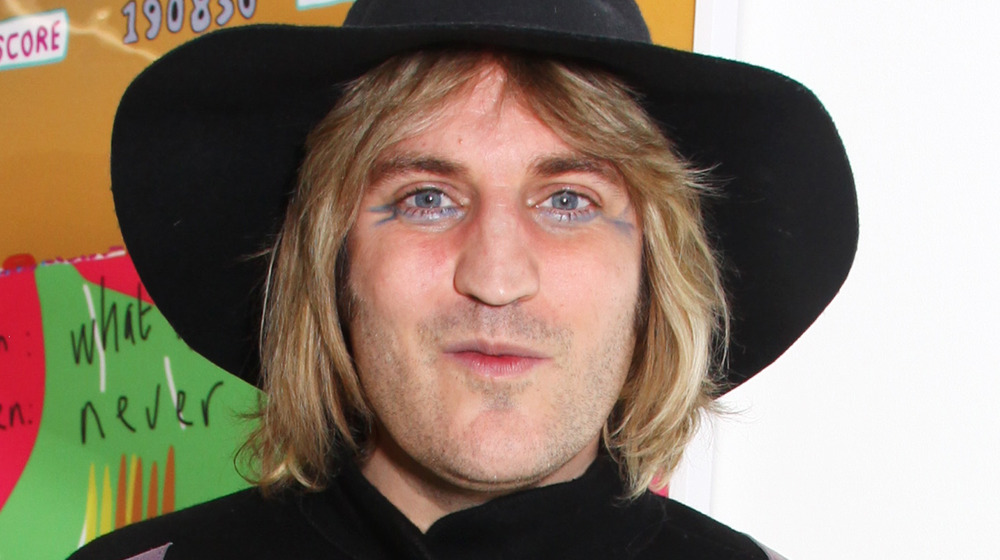 Noel Fielding wearing a black hat