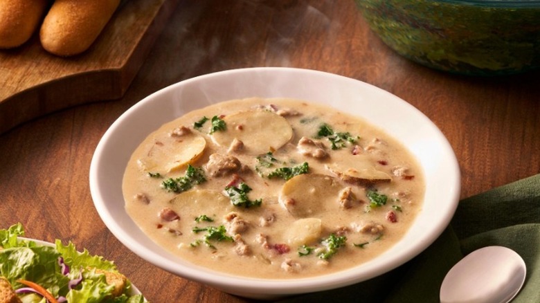 Bowl of Olive Garden soup with salad and bread sticks