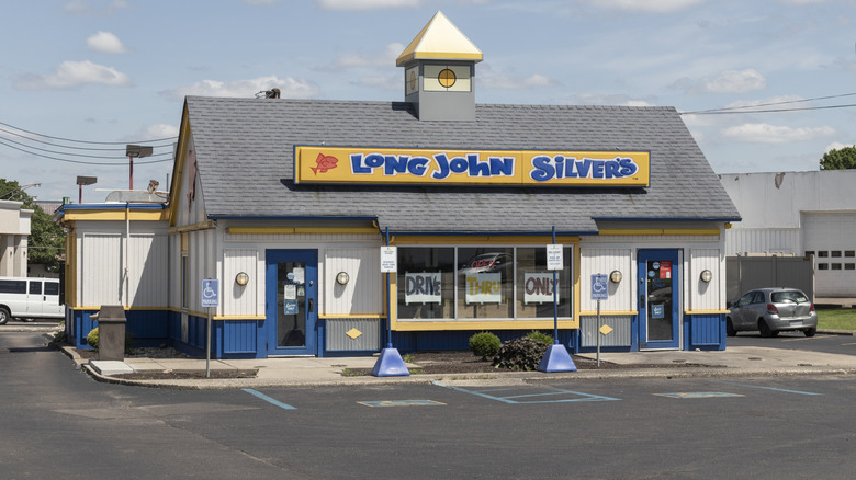 An empty Long John Silver's parking lot