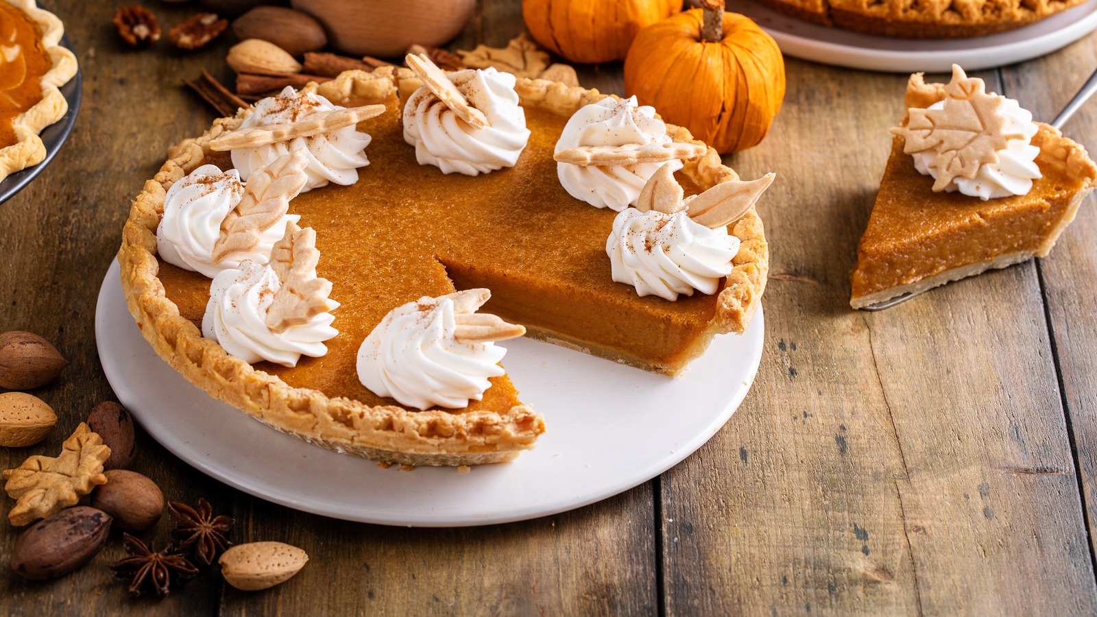 Why Pumpkin Pie Always Tastes Better From A Bakery, According To Professional Bakers