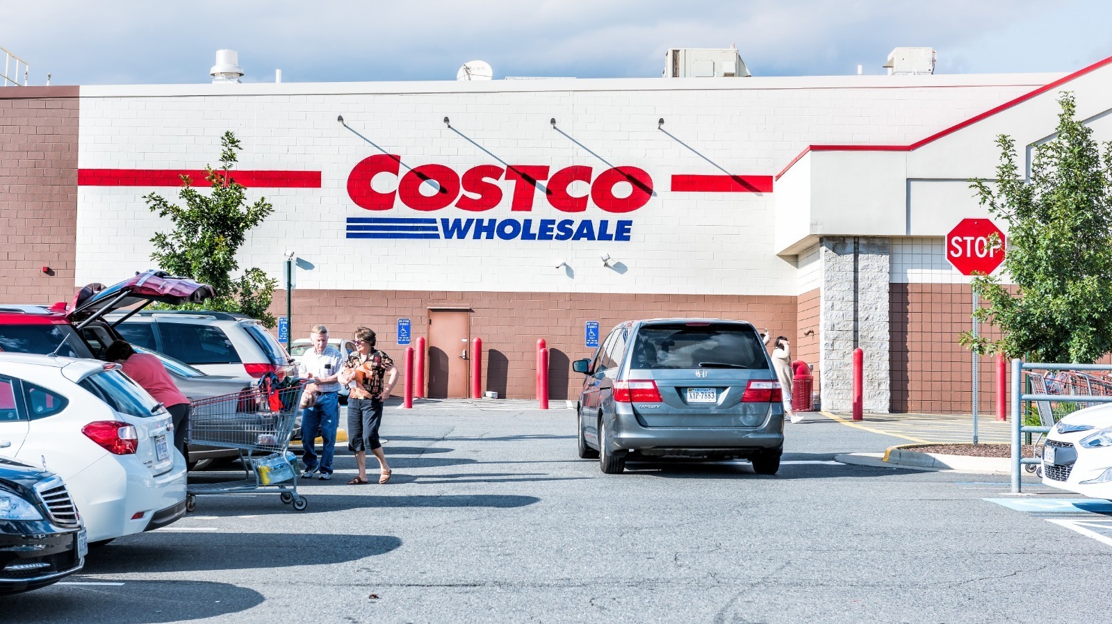 Why Reddit Is So Jealous Of A Costco Parking Lot