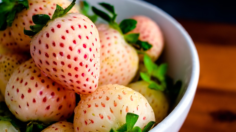 A bowl of pineberries