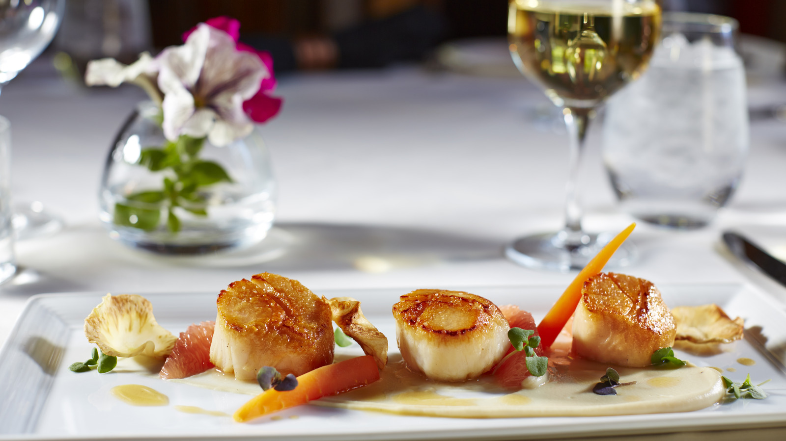 Why Scallops Always Taste Better At A Restaurant, According To Seafood Experts
