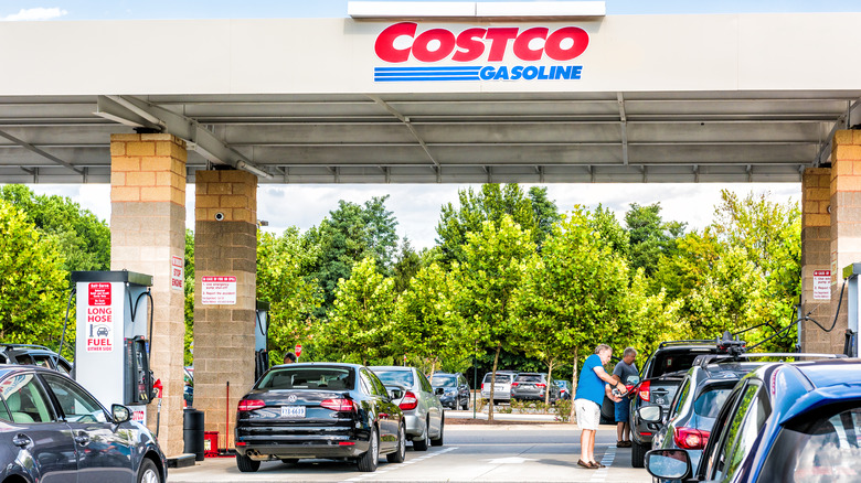 cars at Costco gas station