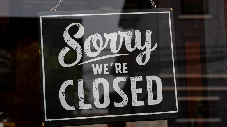 Restaurant closed sign 