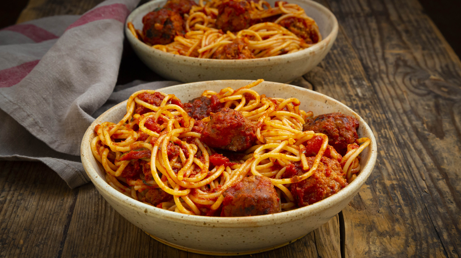 Why Spaghetti & Meatballs Always Taste Better At A Restaurant