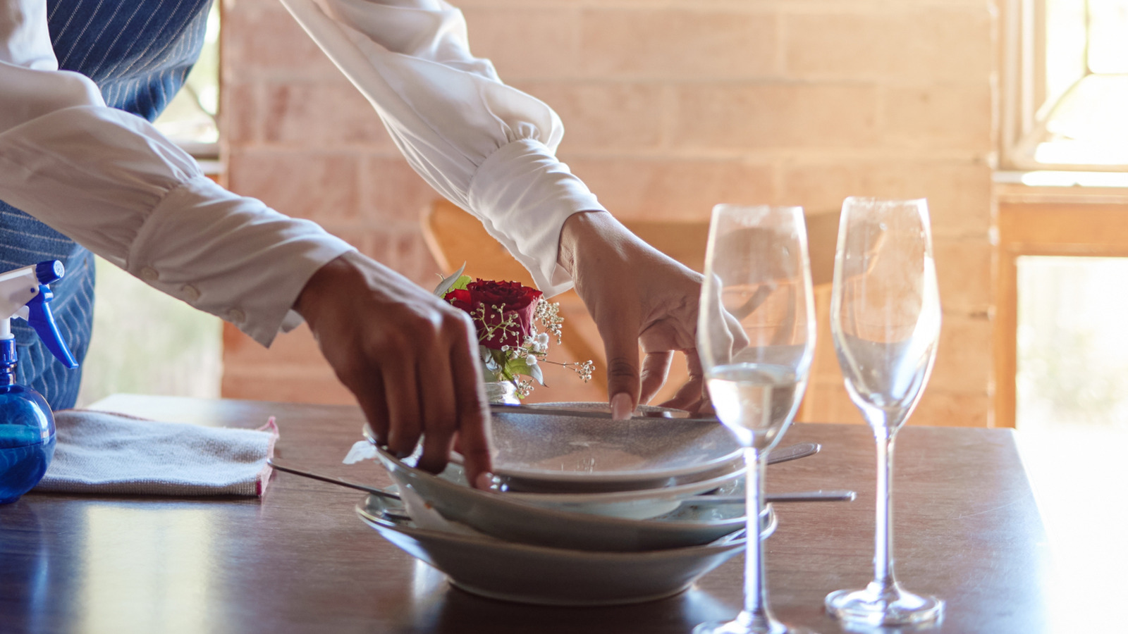Plate Stacking Restaurant Etiquette