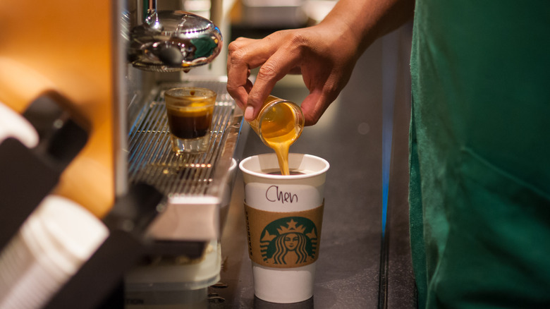 Starbuck employee making beverage