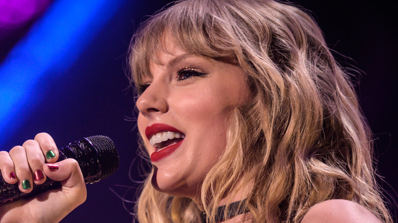 Taylor Swift close-up