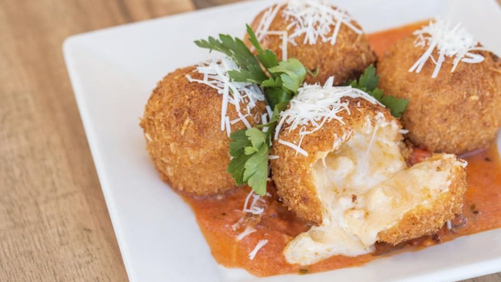 cheesecake factory, macaroni and cheese balls, fried cheese balls