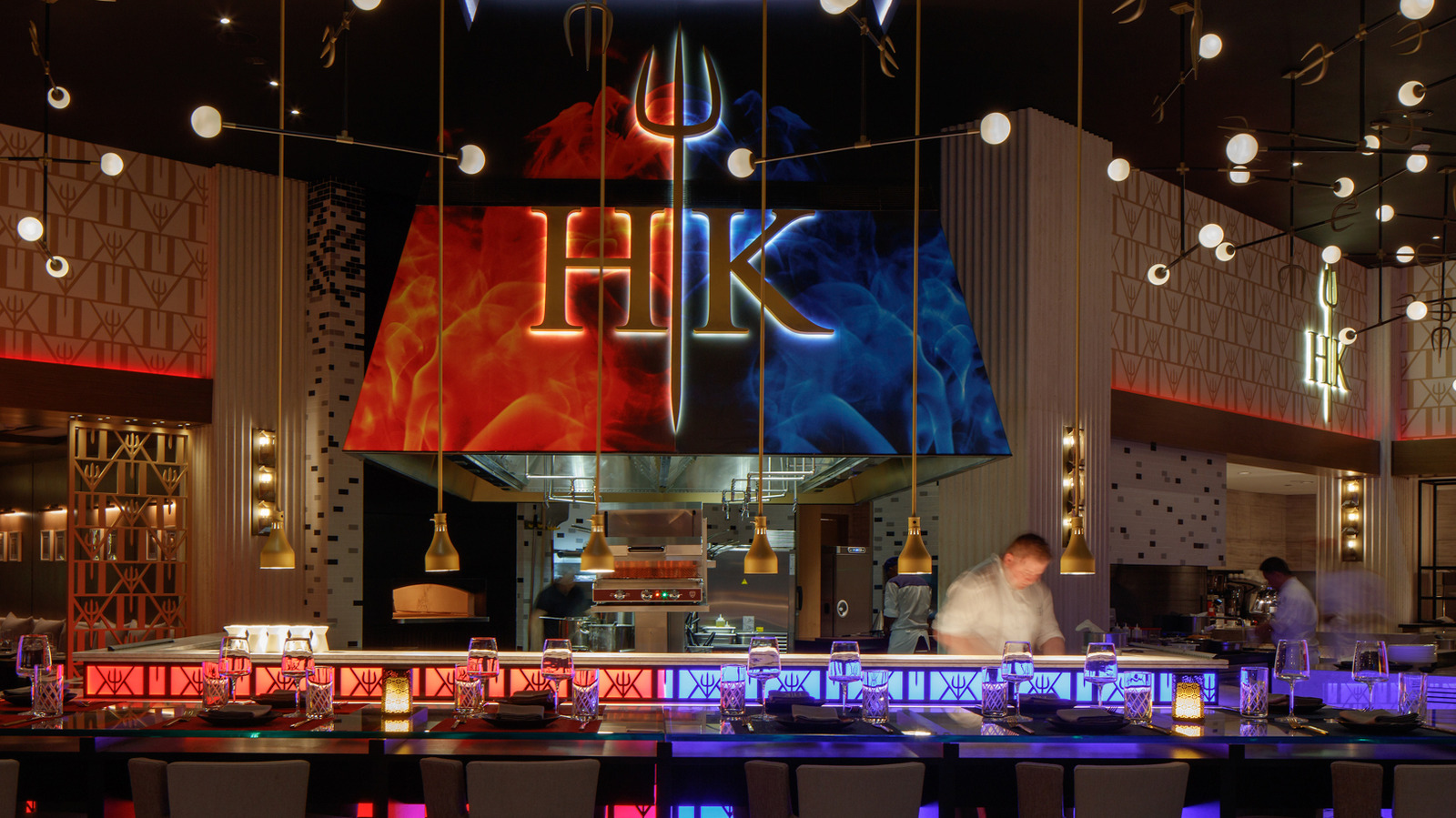 Why the hell s kitchen restaurant is known for its cocktails