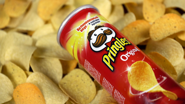 Pringles can and chips