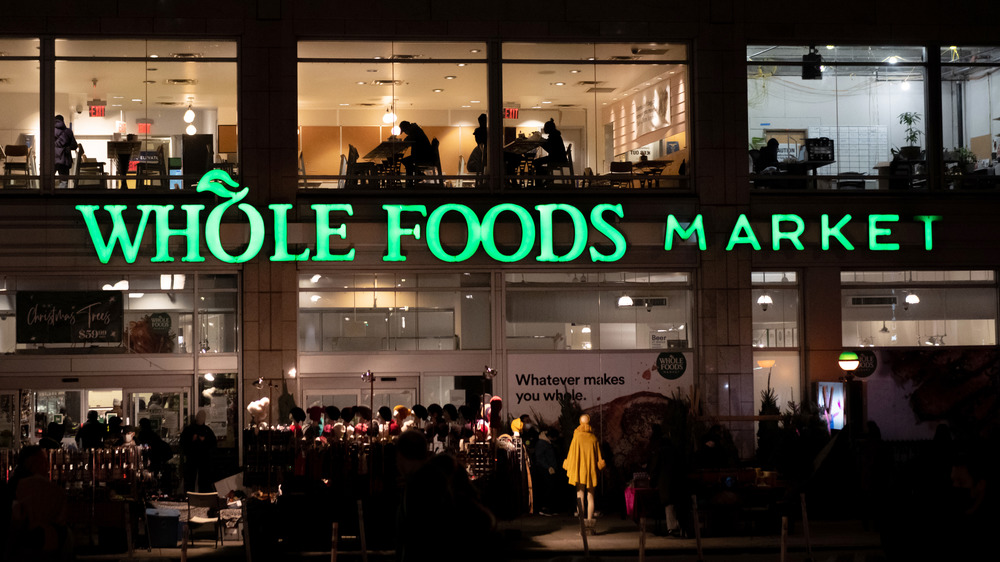 Whole Foods supermarket, night hours