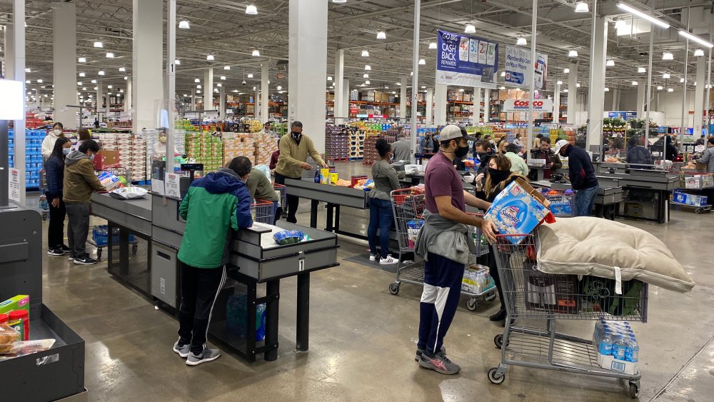 Costco check out shoppers